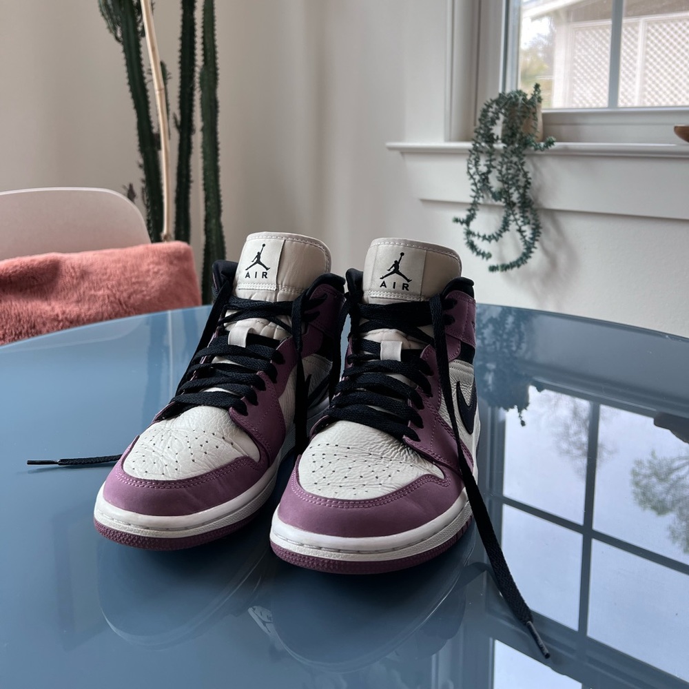 Jordan Mid 1 SE- official